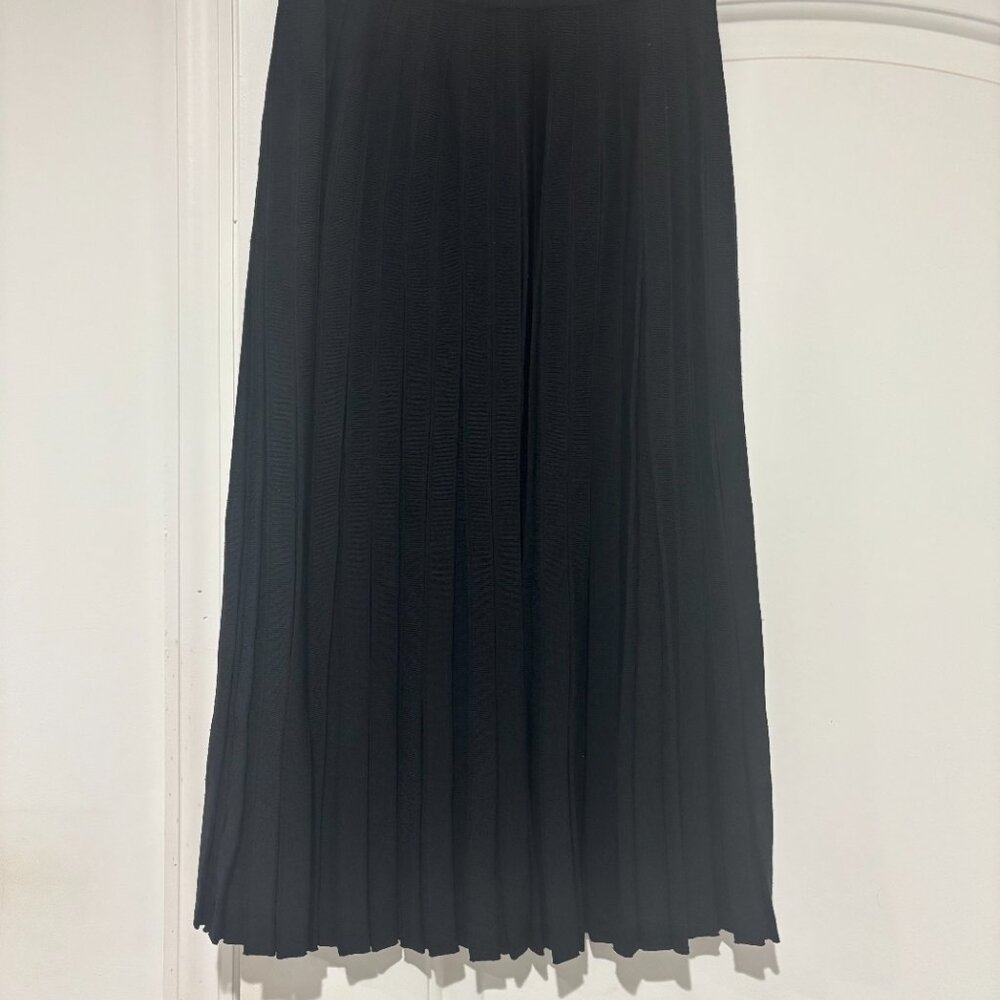 Fame black knit pleated skirting